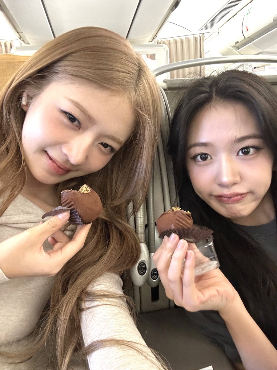 ivepics_'s tweet photo. 🐥🫐 https://t.co/q5hQeKl6s5