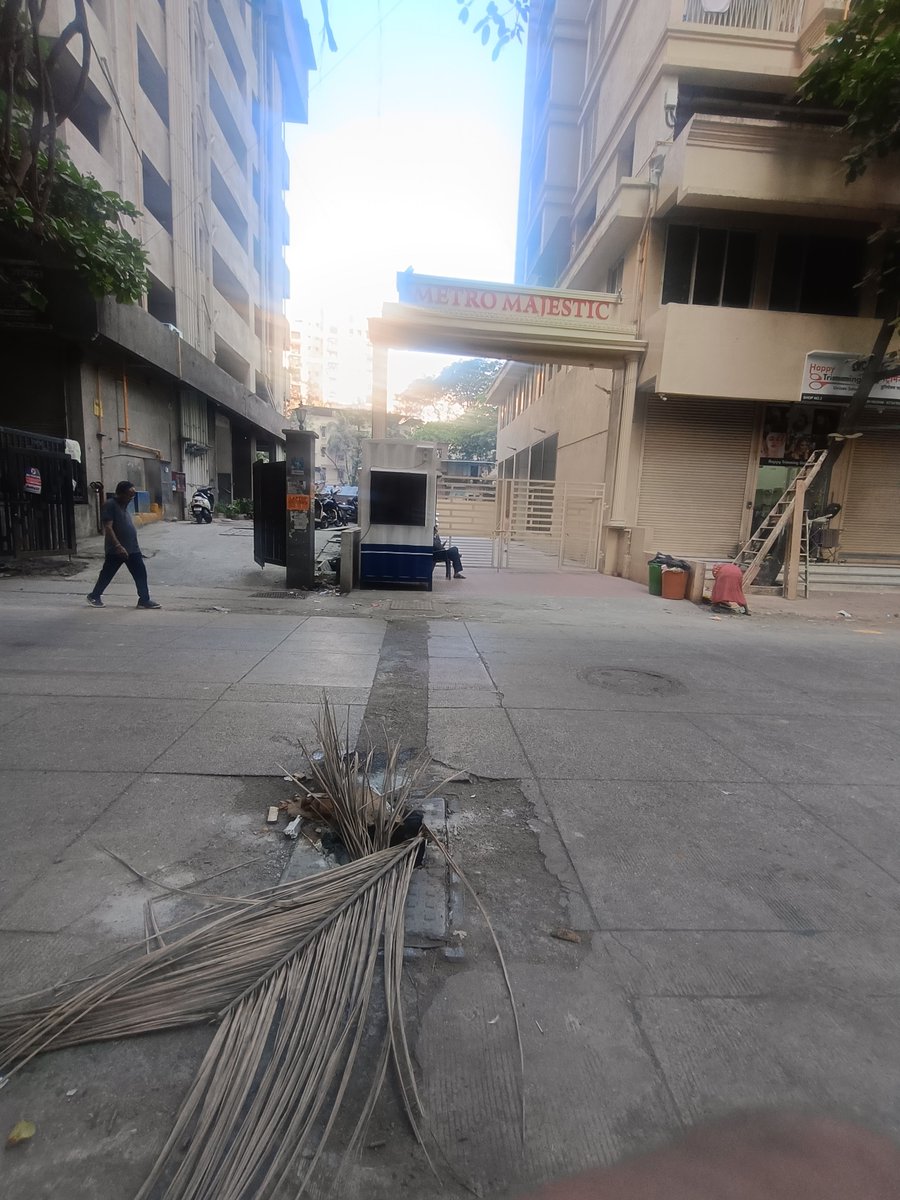 pratikthorve's tweet photo. @TMCaTweetAway manhole cover broken , need urgent repair. Location : Metro majestic , vartak nagar , near dmart ready. https://t.co/AsgVqUU5qY