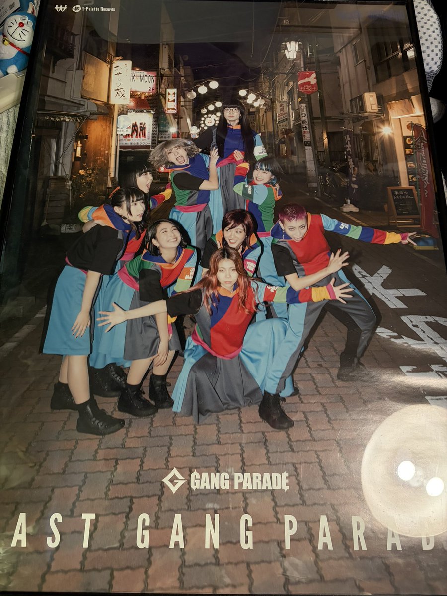 数年振りに額縁のポスター入れ替え🖼️いいポスターオブザイヤーすぎる