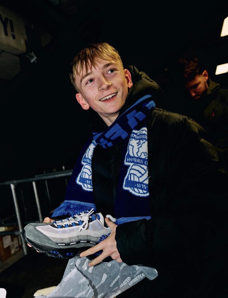 Louise Tomkinson tweet media