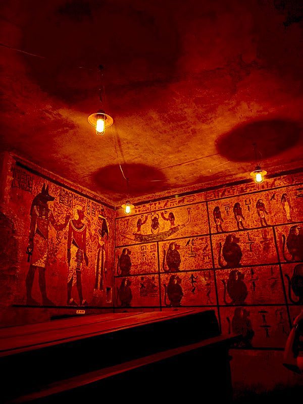 hamakoreykhm's tweet image. 横浜の古代エジプト展「ナイトミュージアム」1月開催決定！ランタン片手に暗がりの館内探索 hamakore.yokohama/yokohama-tutan… ≫