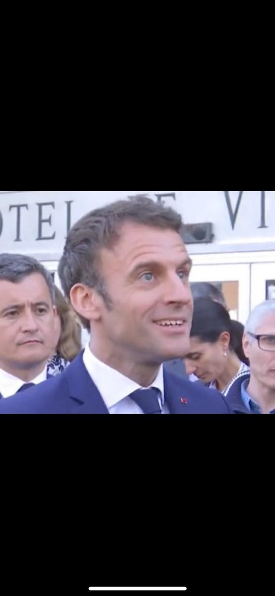 FranceDirect_'s tweet image. 🚨🇫🇷 ALERTE INFO | "Ce n’est pas festif de se droguer. Il faut pilonner". Emmanuel Macron annonce que l’amende forfaitaire pour usage de drogues va passer de 200€ à 500€.