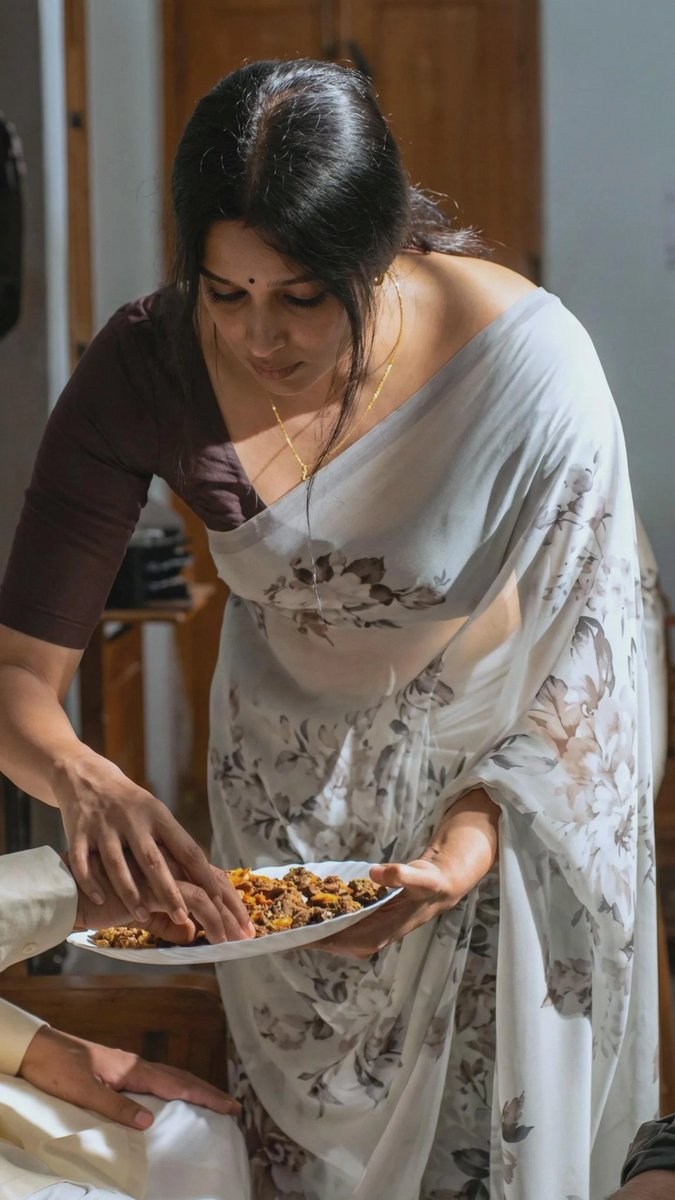 vsop1991's tweet photo. This is how my #hotwife soumi bends and serve snacks to her bulls @RiderOP06959787 @ThisIsKrishnaD  when they come home, to eat her juices. She welcomes them with her massive cleavage and showcase them her round navel to have a hardcore fuck https://t.co/8rTL5OUQ75