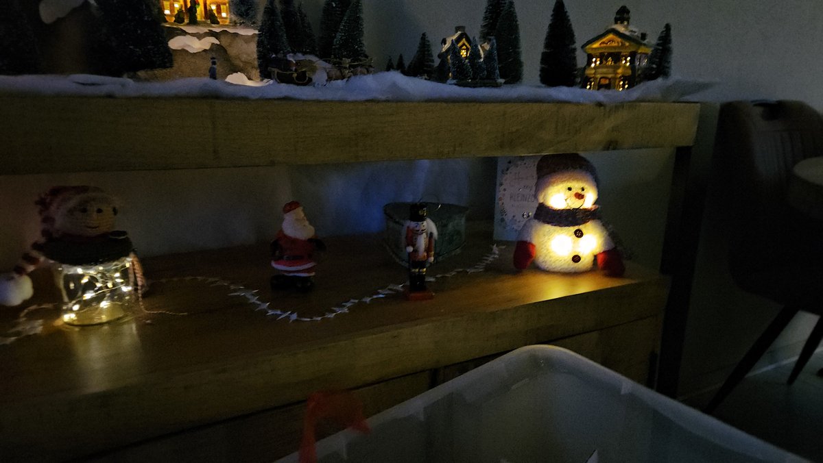 karin_slemmer's tweet photo. Kerst is weer in ons huis π
Zo gezellig π
#Kerst
#kerstboom
#lichtjes
#kerstdorp https://t.co/5bp9MAwfFj