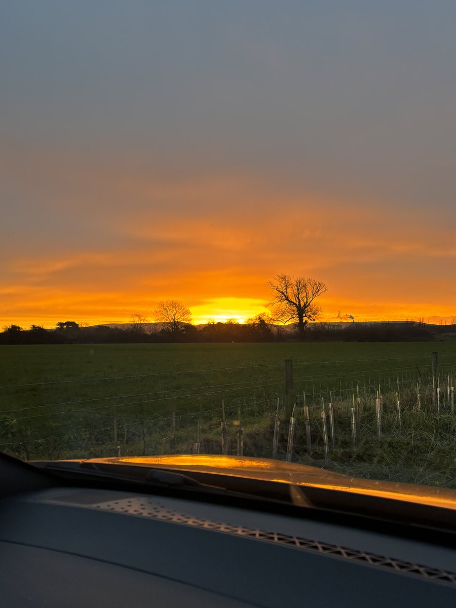 Good morning from Rolstone Farm

#Home #Sunrise #Christmas