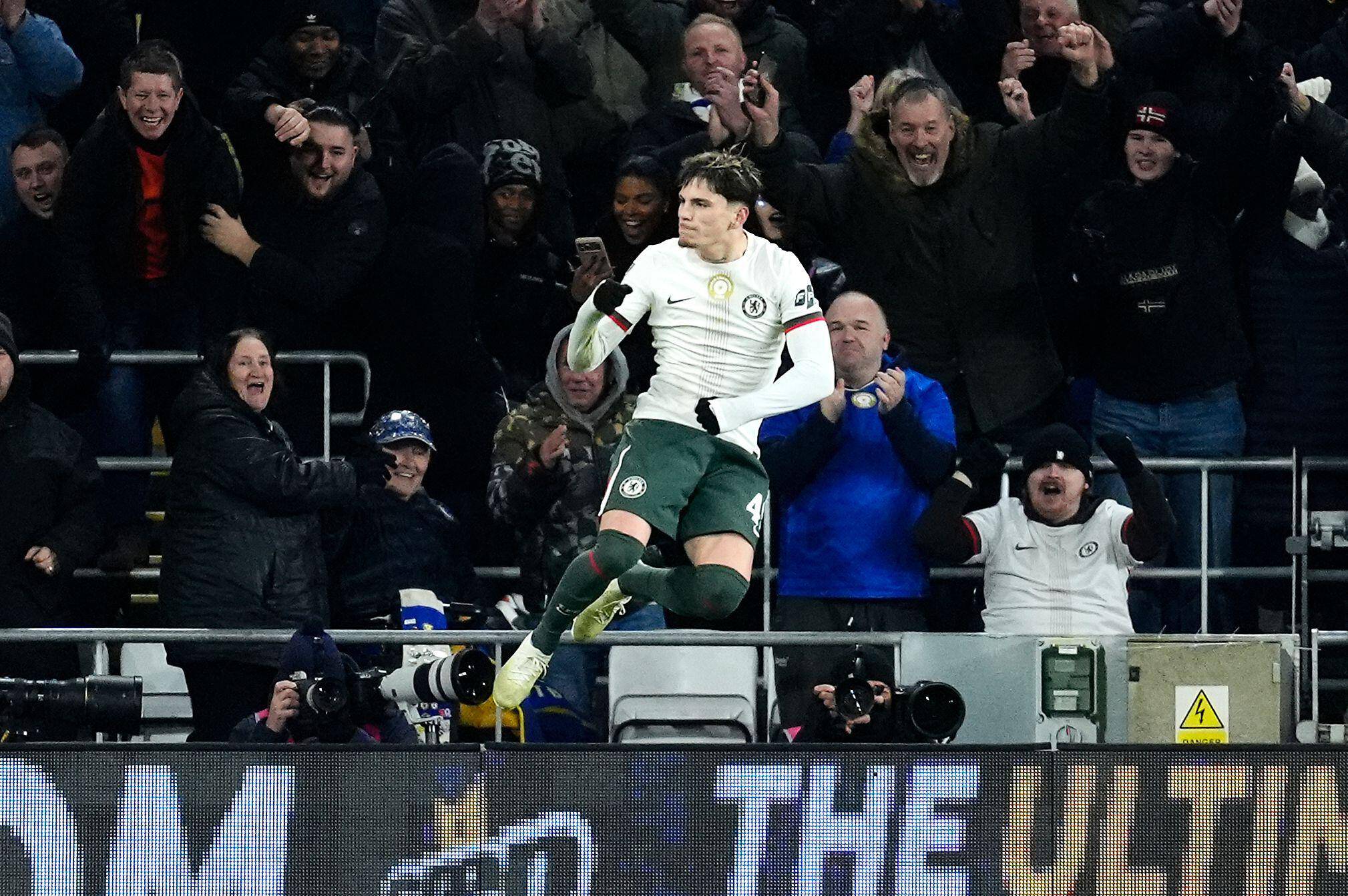 أرقام جناح تشيلسي أليخاندرو غارناتشو بالأرقام أمام كارديف. 23 لمسة. 12/12 تمريرات ناجحة. 5 تسديدات. 3 تسديدات على المرمى. 2 فرص مصنوعة. هدفان 