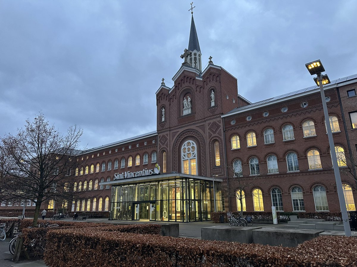 Af en toe ook aan je eigen denken…
“Ne mens wordt een dagske ouder”😉

Bij @stopdarmkanker zeggen we immers #preventie is geen toverwoord 😉💙

#backtomyroots <a href="/gzaziekenhuizen/">GZA Ziekenhuizen</a> 🍀