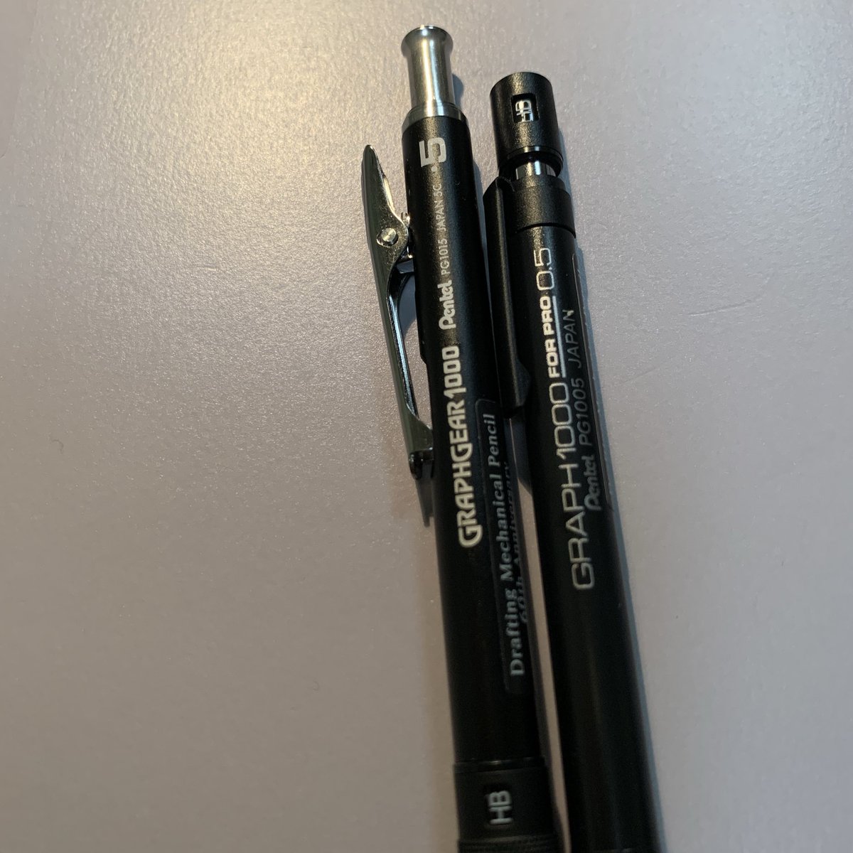 tomozotanaka's tweet photo. 物欲に逆らえず、60周年限定製図シャーペンをバラで購入。黒って格好いい。
#ぺんてる #GRAPH1000 #GRAPHGEAR1000 https://t.co/7M3KoEeI2E