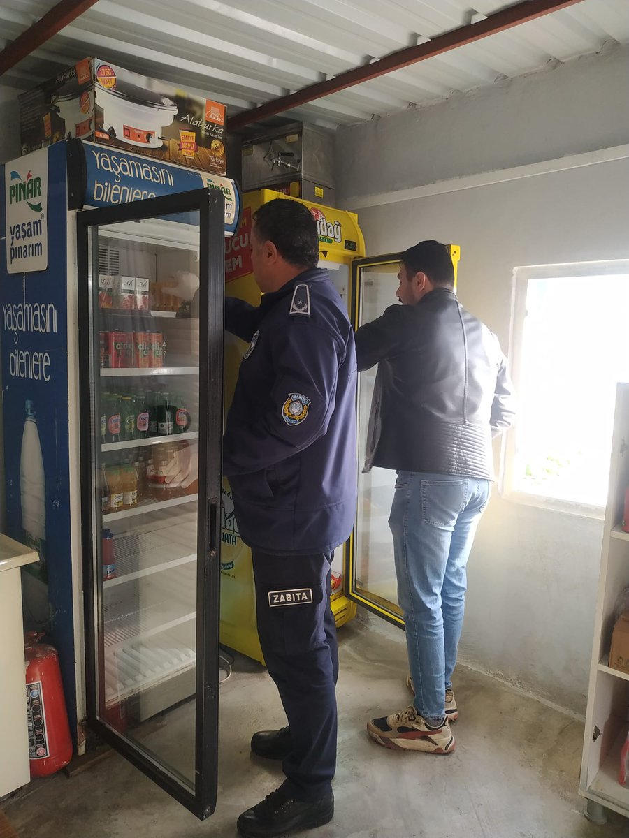 Zabıta Müdürlüğü ekiplerimiz ve Belediye Gıda Teknikerimizin katılımıyla, ilçemiz genelindeki tüm okul kantinlerinde öğrencilerimizin sağlığını korumaya yönelik son kullanma tarihi ve hijyen denetimleri titizlikle gerçekleştirilmiştir. ✅

Sağlıklı ve güvenli gıda tüketimini