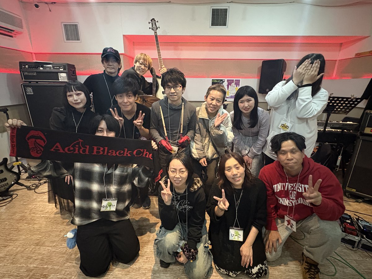 bot_session's tweet photo. 12/14　なんば店
Acid Black Cherry / Janne Da Arcセッション
ありがとうございました～！
とても楽しくワイワイ盛り上がれました🔥

次回は1/25にELLEGADENセッションです！
是非ご参加ください～！ https://t.co/tiGVg8qolx