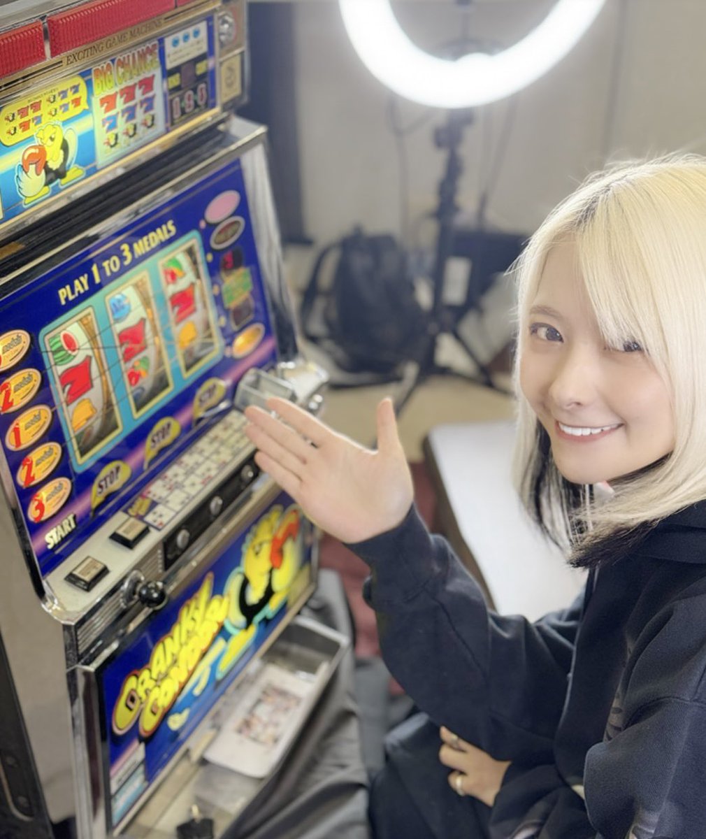 久しぶりのRACスタジオなう。

実験的な企画を収録しております。

coming soon(@_@)p!