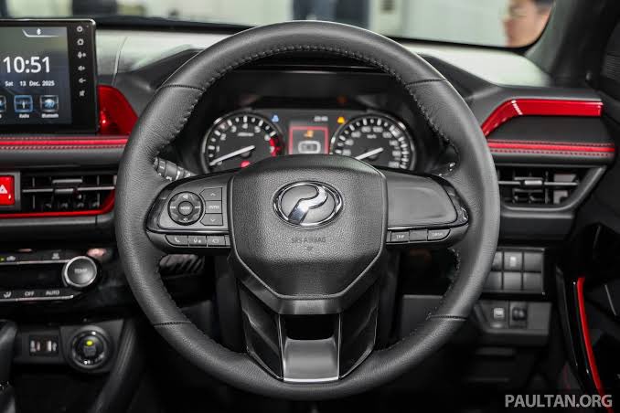 Assalamualaikum. Interior perodua traz BURUK. Bye.