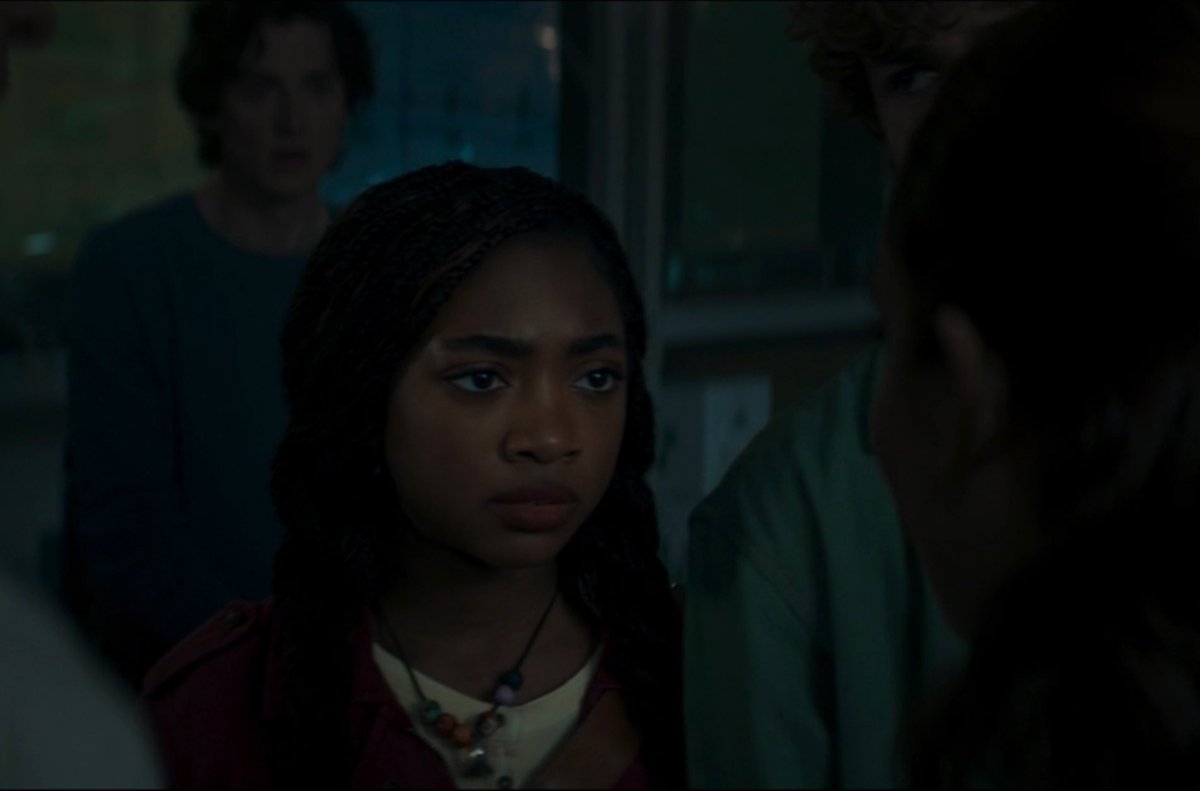 PERCY STANDING IN FRONT OF HER AGAIN LIKE HE IS NOT MISSING ANY CHANCE TO PROTECT HER OHMYYOD