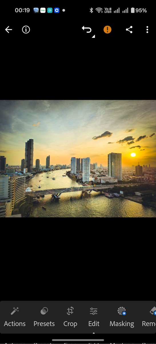 pctkhim's tweet photo. Where the river meets the sky, Bangkok reveals its soul. 

#BangkokViews #ShangriLaBangkok #ChaoPhrayaRiver #BangkokThailand #BangkokSkyline https://t.co/nD3zijX6Uo