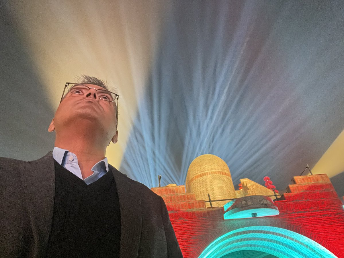 umashankarsingh's tweet image. मेरी हर मुलाक़ात में
वे शामिल भी रहे
पर अपनी अलग
बिसात बिछाते भी रहे
और ऐसा करते
जब भी पकड़े गए
तो ‘फ़ॉउल प्ले फ़ॉउल प्ले’
चिल्लाते भी रहे
जो भी मिला मुझे 
मेरी मेहनत व क़िस्मत से मिला
पर वे ख़ामख़ाह ही
मुझ पर बिलबिलाते रहे 

#उमासूक्ति