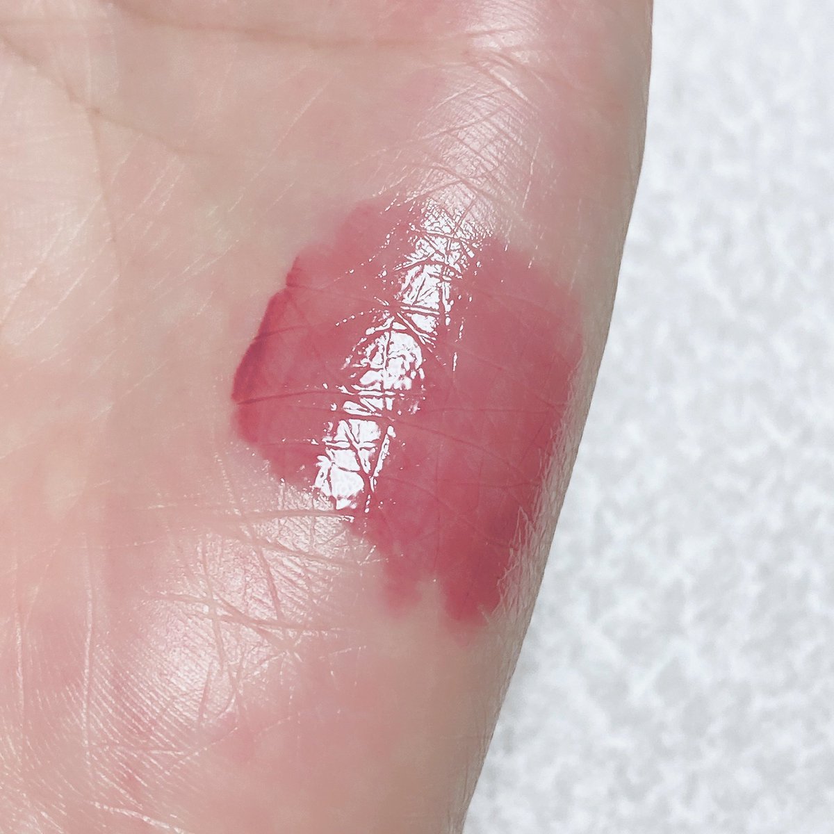 コスメ購入品
･Peripera インクムードグロイティント #42 とれたてピンク

さつまいもの皮の色に似たモーヴ系ピンクカラー！透け感もあってかわいい
30秒くらい待つとツヤツヤ
甘めのさつまいもラテのようなバニラのような香り