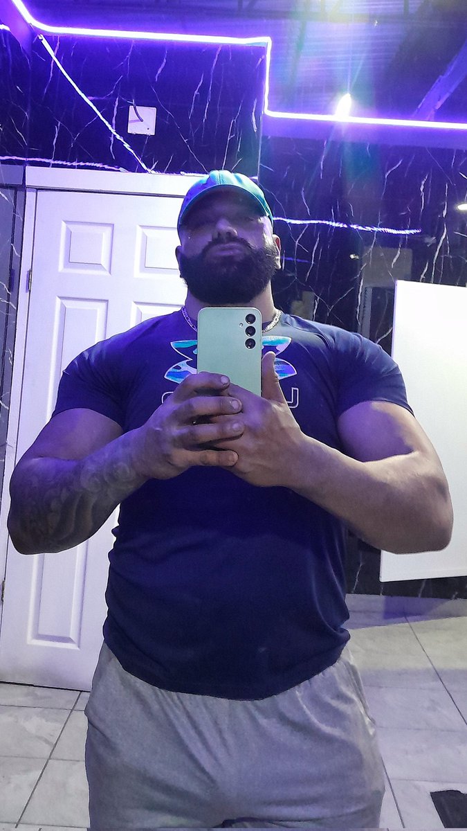 800phantom's tweet image. back al gym cos andaba de huevon