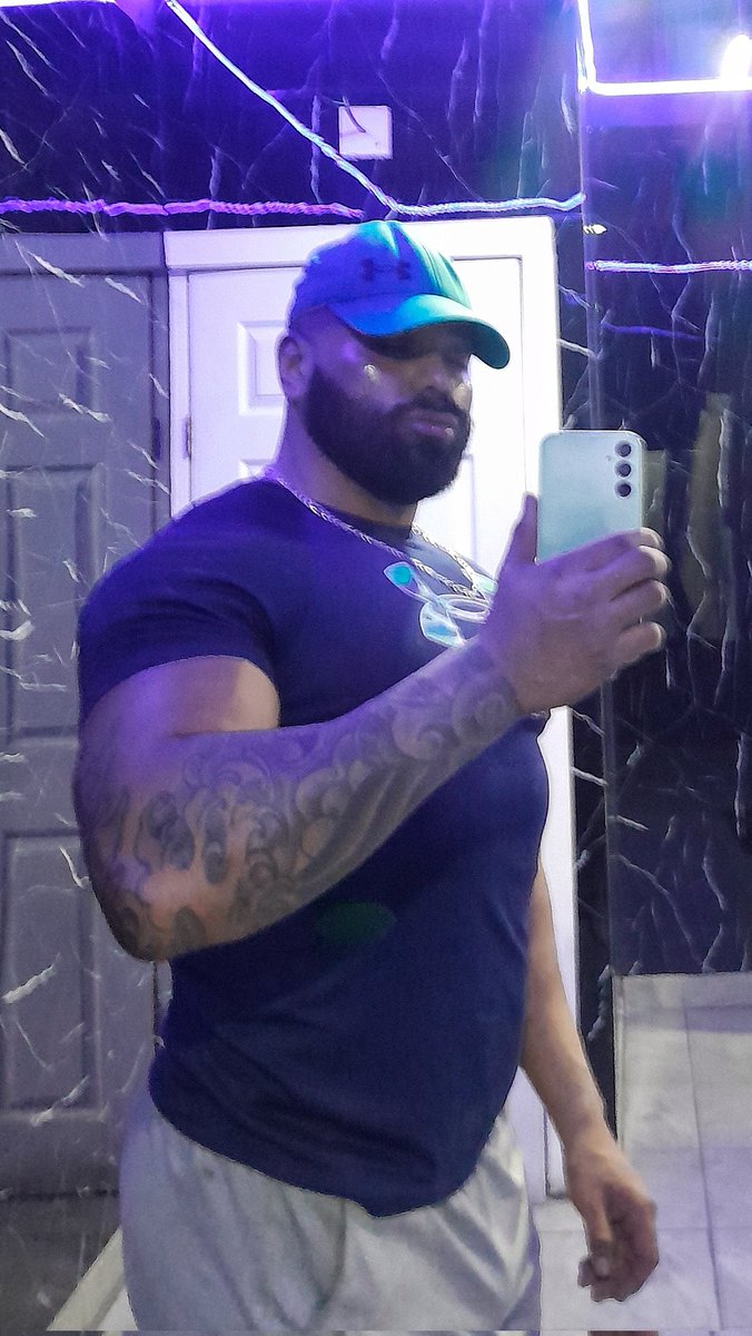 800phantom's tweet image. back al gym cos andaba de huevon