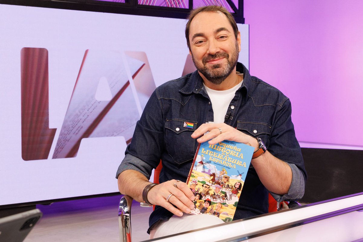 Nando_Lopez_'s tweet image. Mañana jueves 18 me tenéis en @la2_tve en la @aventurasaber hablando de cierto libro (dificilísimo saber de cuál se trata).

Fernando de Rojas, Elena Fortún, Lorca, Ana Caro , Cervantes, Almudena Grandes y Miguel Hernández también se vienen ;)

Allí nos vemos.