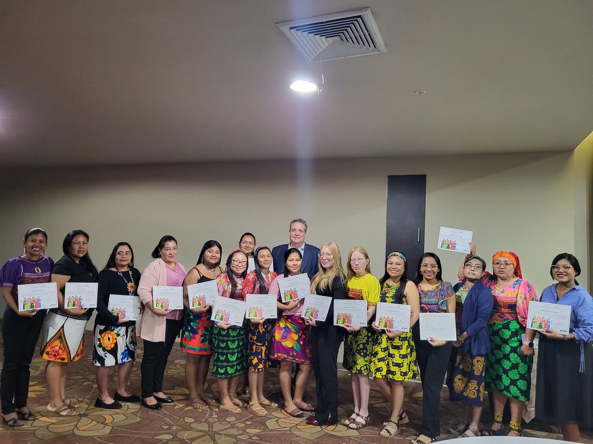 ENRED_i_e's tweet photo. 💻🌱 La #inclusióndigital pasa por que las mujeres se apropien de la tecnología desde sus culturas 🌎, lenguajes 🗣️ y saberes 📚. 
✨ El Programa Mi@s ha sido un aprendizaje mutuo.
🙏 Gracias a las mujeres indígenas, a AIG 🤝 y al BID por hacerlo posible. https://t.co/wPNYkyohjS