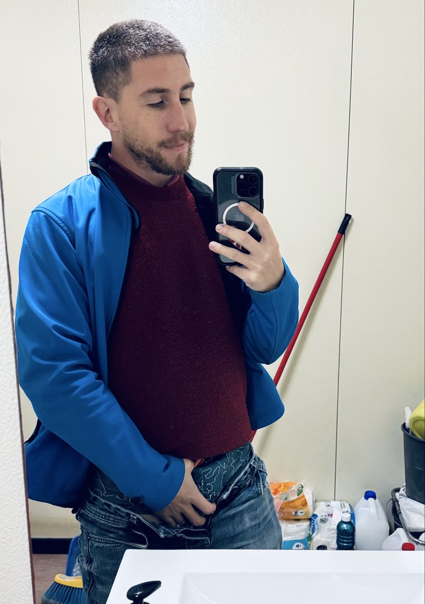 SamFLopez's tweet image. Que duras son las mañana en la obra! 🫢😝