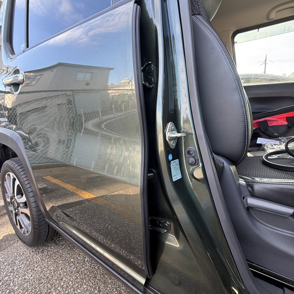 exp9rs's tweet image. ハスラー🚘いじってます🛠️とりあえず隙間埋めて行きます、あとペダル替えました良い感じです🙆🏻

#ハスラー　#エーモン工業  #車弄り