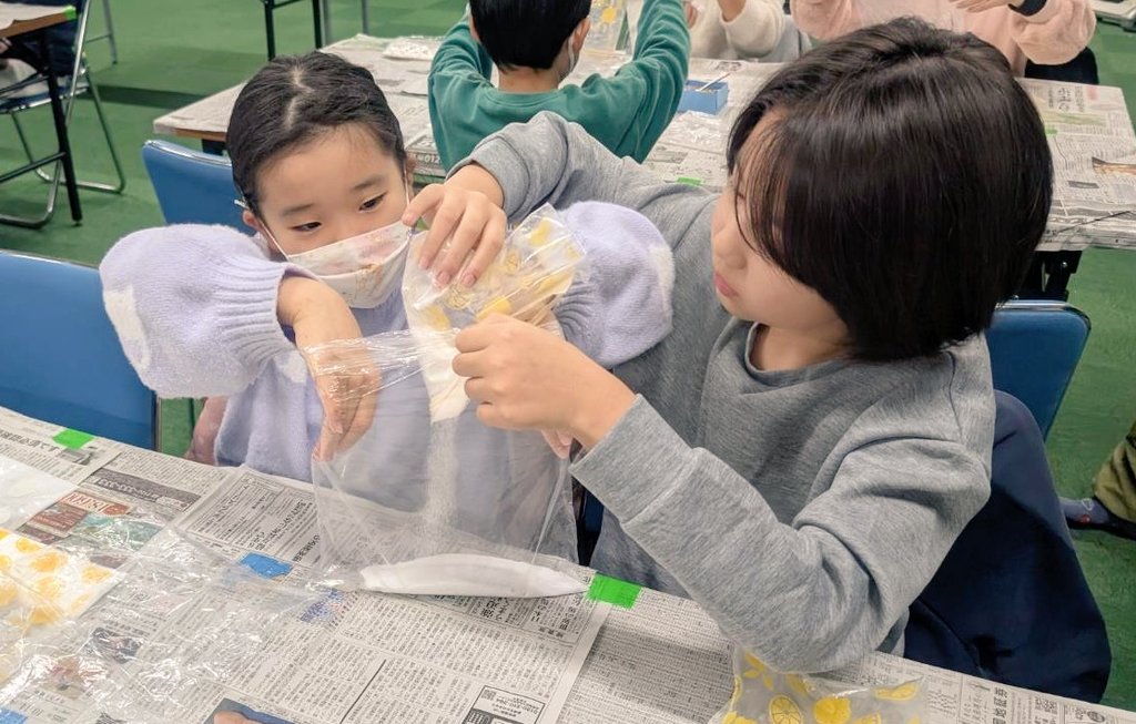 WorkCollection's tweet photo. さくらのき（豊田市）子供会さまにて

出張ファ���リーワークコレクションをおこないました⭐️

プレゼントたくさんのクリスマス会🎅

また一緒に体験しましょ〜✨😆

#手作り体験会
#出張ワークショップ

出張体験お問い合わせ先✌️

info@la-wohl.com

ファミリーワークコレクション
「名古屋」宛 https://t.co/iLGCSjW6vh