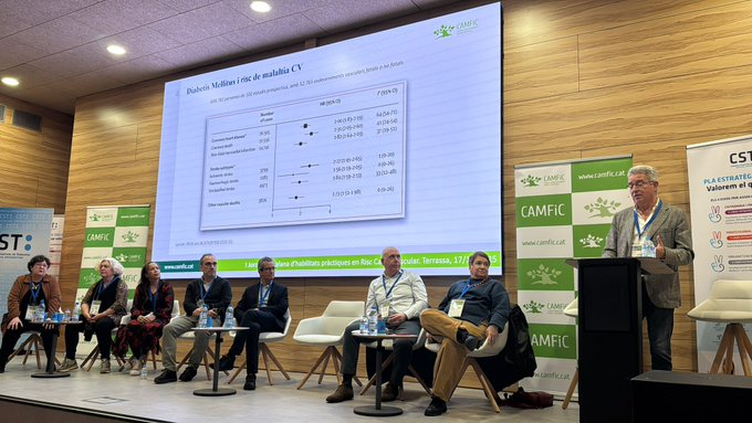 CAMFiC's tweet photo. 💊 Taller sobre Sessió de Píndoles cardiovasculars: actualització ràpida i directa. Moderen M. Antònia Vila i Cristóbal Navarro. Un repàs a l'evidència clínica amb
🔹 DM2 i alt risc ( @joanbarrot1)
🔹 Top publicacions HTA (@ErnestVinyoles )
🔹 Salut cardiovascular en context de migracions (Rou Sánchez)
🔹 RCV i determinants socials de la salut (Cinta Daufí)
🔹 Obesitat (@gabriel4casas )
🔹 Control de lípids (M.E. Pérez)