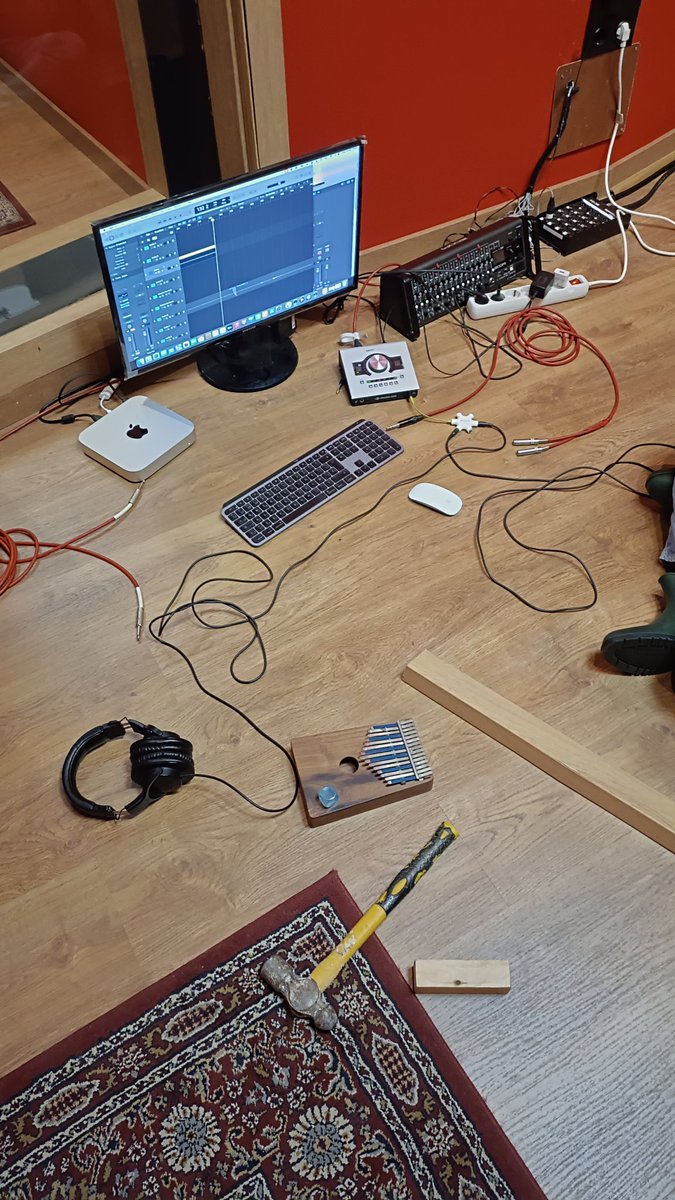 Pretty fun working on the audio design of my game. Like, using everyday stuff to make weird sounds. As a musician, audio design is way different from what I am used to do or know 😅