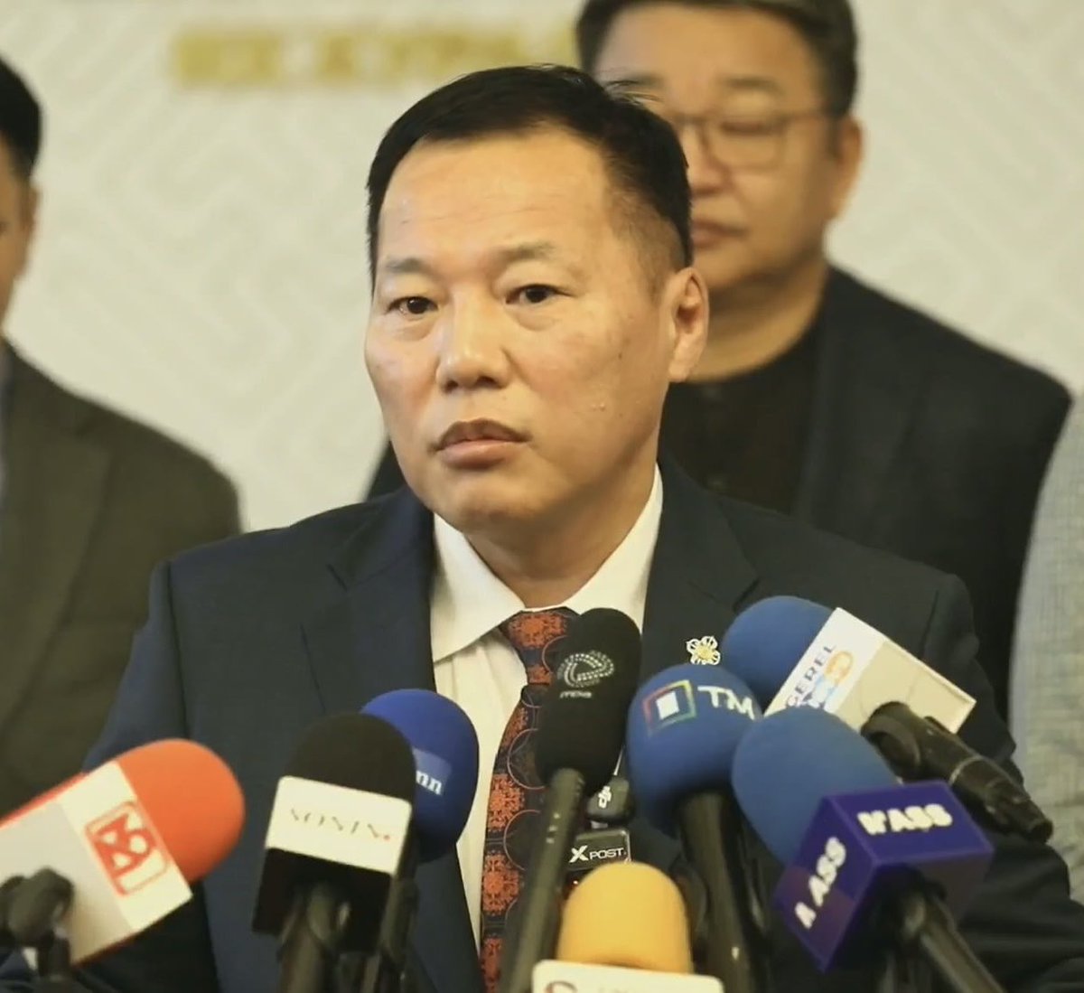 АН-ын дарга О.Цогтгэрэл: Засгийн газар өнөөдрийн дэд сайд томилсон шийдээ цуцалж, данхгар бүтцээ цомхотгохыг УИХ дахь АН-ын бүлгээс шаардаж байна. Хэрэв шийдвэрээ эргэж харахгүй бол Засгийн газрыг огцруулна