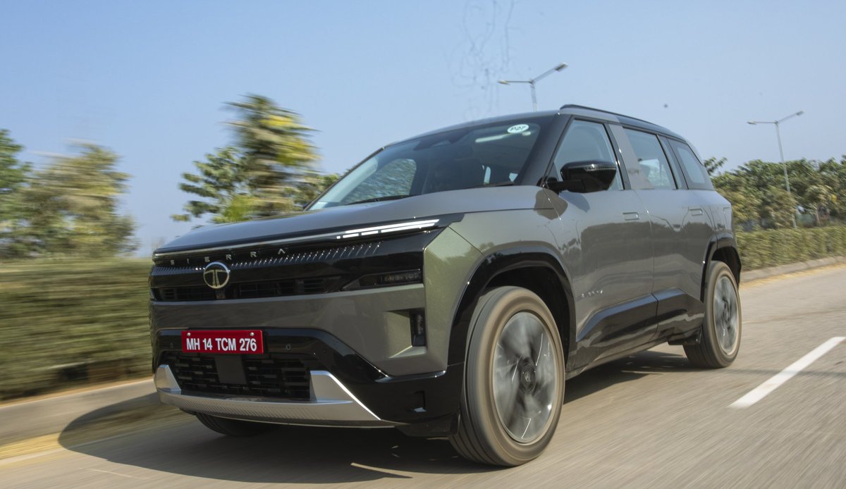 VahanWarta's tweet photo. Tata Sierra’s comeback hits hard.
✅ 70,000+ confirmed bookings on Day 1
✅ 1.35 lakh customers already locked in preferred configurations
That’s not nostalgia that’s serious market intent.
Premium Mid-SUV space just got a new benchmark.
#TataSierra #SierraIsBack #IndianAuto #SUVMarketWant