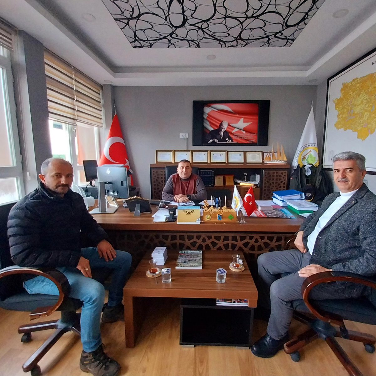 İnebolu Orman İşletme Müdürümüz Azmi Şenel Bey'i Baştemsilcimiz Kamil Zafer Kara Zafer Kara ile birlikte Ziyaret ettik.
Değerli Müdürüme Misafirperverlikleri için Çok Teşekkür ederiz