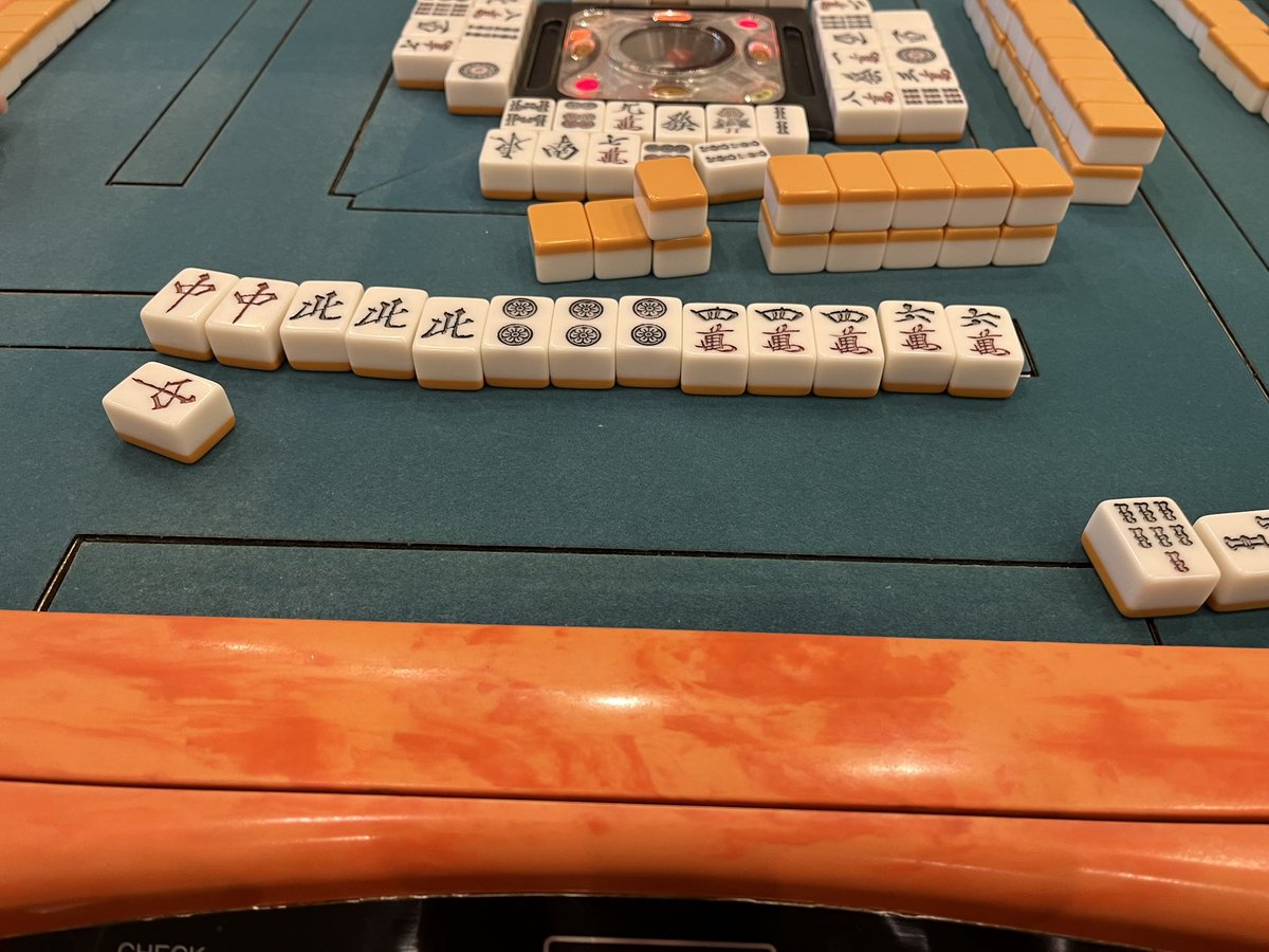 Hiro_Massy's tweet photo. 今日は府中街道沿いにある「健康サポート麻雀inコナミスポーツクラブ府中」にお邪魔しました🥰4ゲーム参加しまして、1ゲーム目東2局、立直一発ツモ四暗刻16000オール親上がりでした👍スタッフの皆様、同卓して頂いた方、笑顔で楽しめました。ありがとうございました😊 #佐々木寿人 #KOMAMI #府中本町 https://t.co/5ATAr0Cdcj