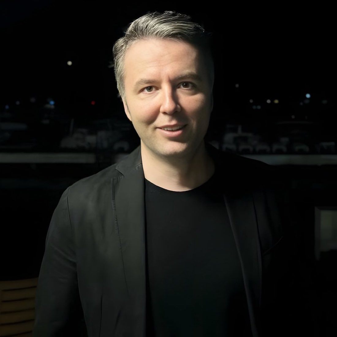 VideoCambazi's tweet photo. Mehmet Akif Ersoy'un evindeki yatak odasının her tarafında ayna olduğu ortaya çıktı. (Sabah) https://t.co/3nlxlCZDlB