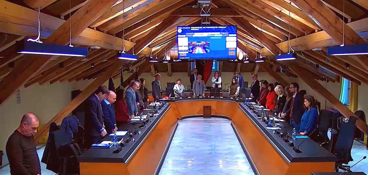 I lavori odierni del #ConsAosta si sono aperti con il ricordo, seguito da un minuto di raccoglimento, di Gianluca Iob, medico molto conosciuto e stimato dalla comunità valdostana.
La seduta prosegue con 33 punti all'ordine del giorno. La diretta su: comuneaosta.streamcloud.it/portal/watch/l…