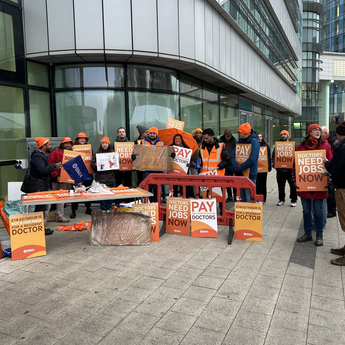 Dr Ben Cowdry 🦀 tweet media