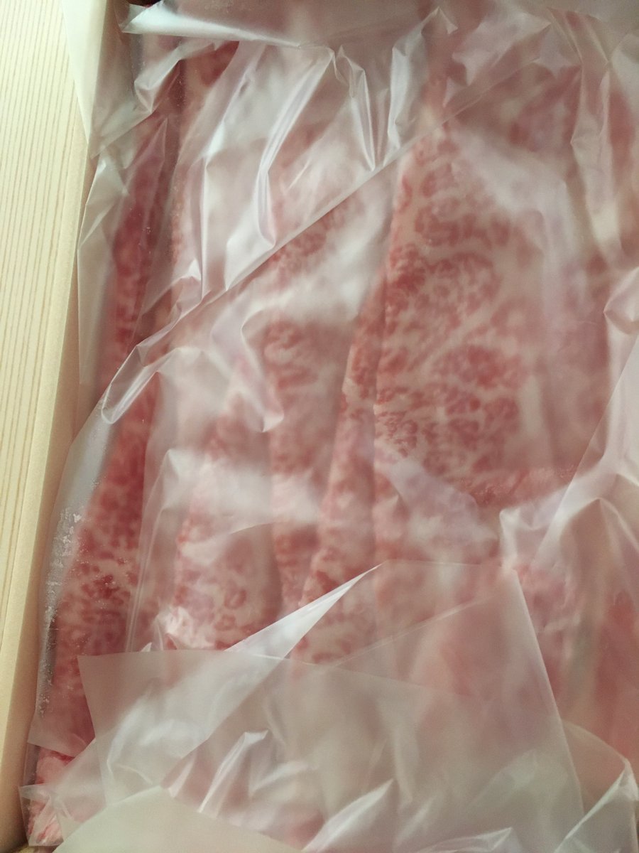 Wah2CustomWah's tweet photo. 広瀬様から、お肉が・・
ほんと皆様、お気遣い無く・・

有難う御座いますっ！！ https://t.co/vf5CfinQcc