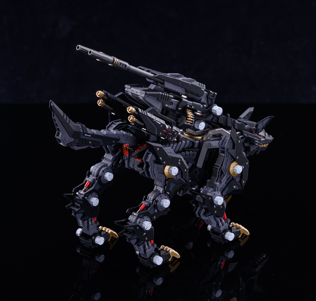 HMM 1/72 ケーニッヒウルフ完成しました！
各所をちょこちょこいじりつつアーバイン仕様のコマンドウルフカラーをアレンジして製作しました🐺