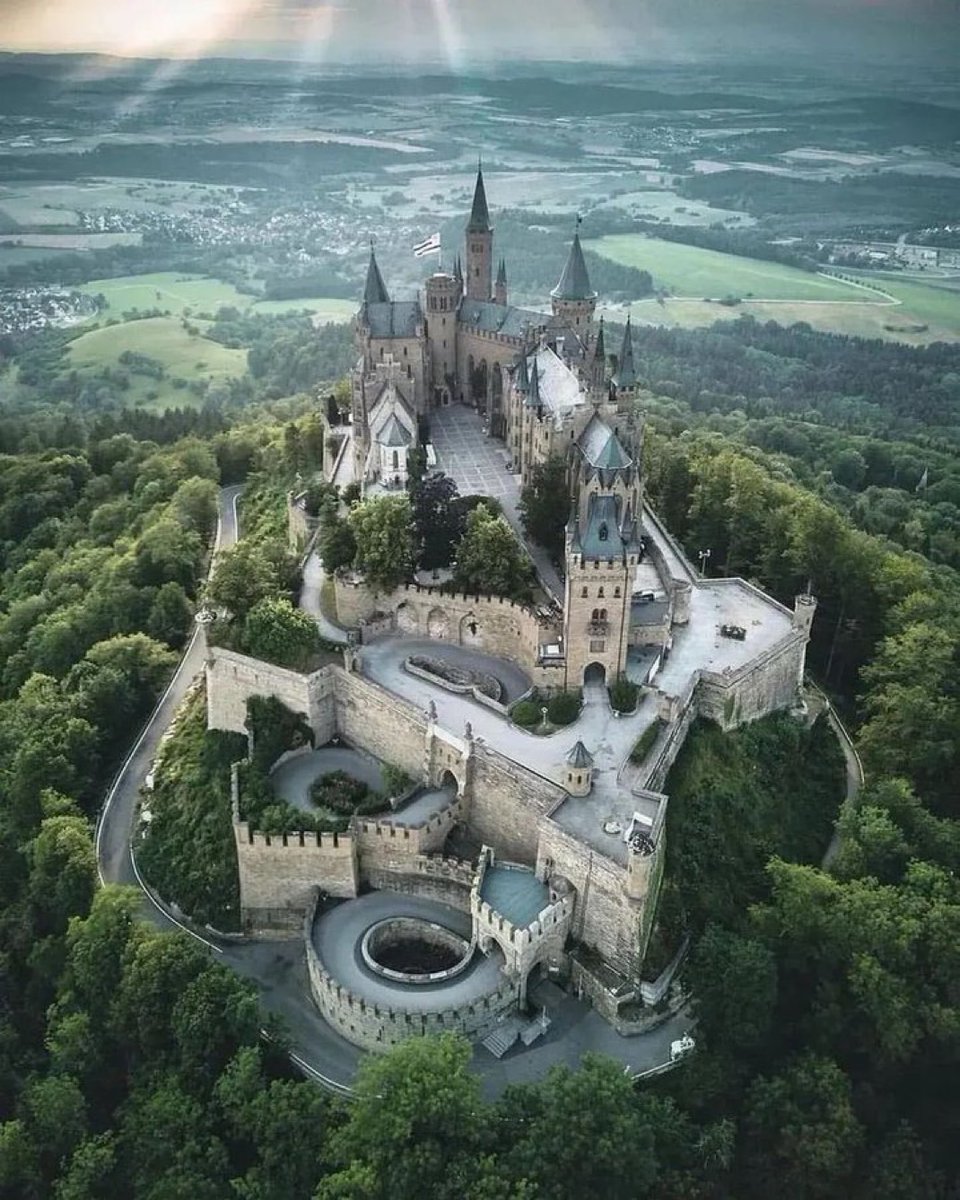 othingstodocom's tweet image. Hohenzollern Castle, Germany