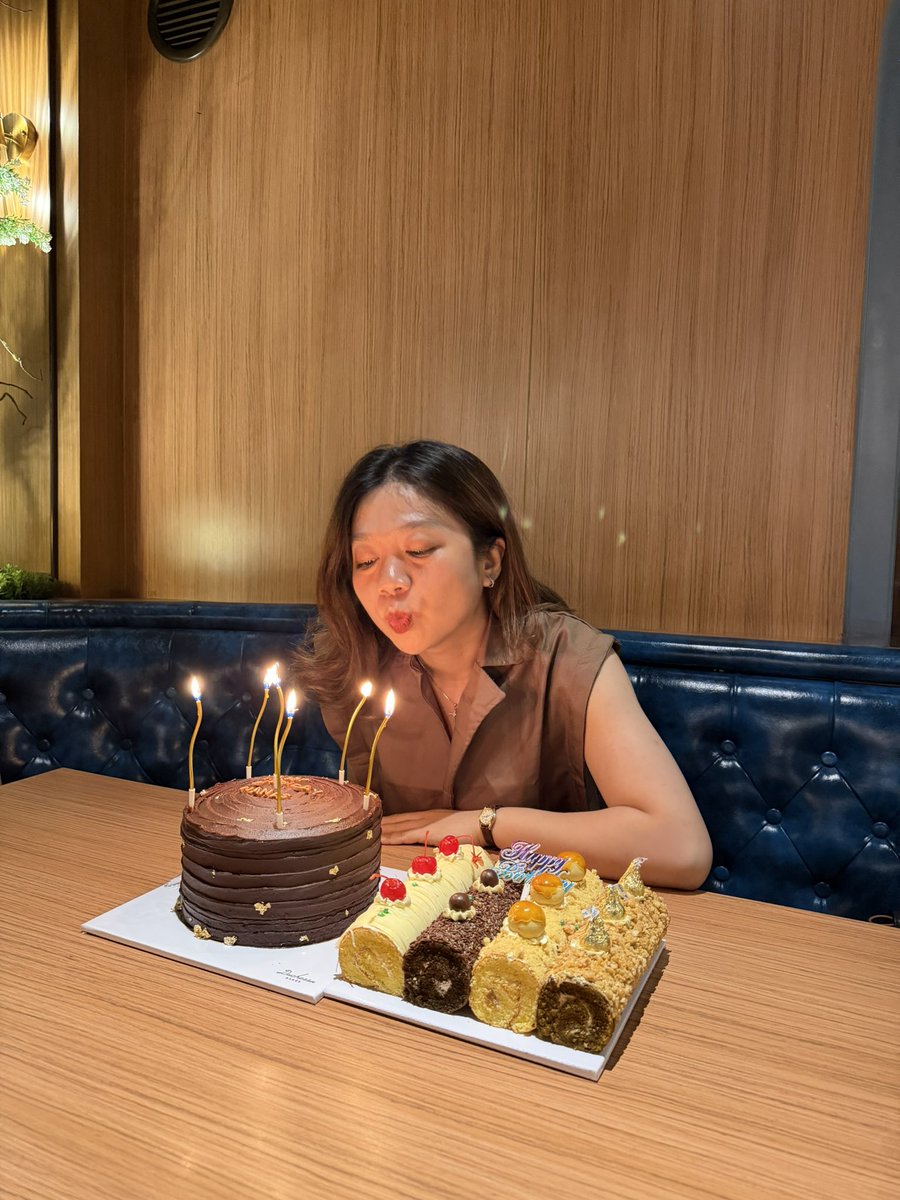ninchr's tweet photo. birthday. bless that https://t.co/v7dJM3v9m4