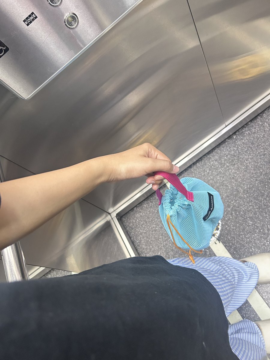 _1999lITA's tweet photo. น่ารักอ่ะ ซื่ออเมซอน 2 แก้ว รับไปเลย แต่ละวันแจกสีไม่เหมือนกันนะ แอบอยากได้สีดำด้วย https://t.co/oTHsDmAaEc