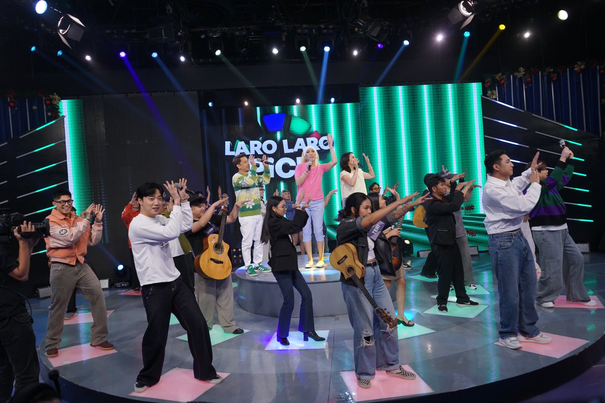 Party at jamming muna kasama ang Madlang Buskers!

#ShowtimeJoyBuongMadla #LaroLaroPick
WATCH #ItsShowtime LIVE:
linktr.ee/itsshowtimena
