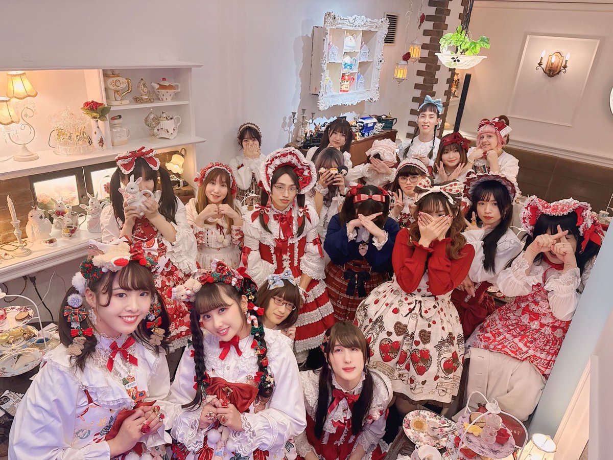 クリスマスロリータお茶会🎄
ありがとうございました🥰
今年最後に可愛いみなさんと一緒に
集まってクリスマスを過ごせて
とても幸せでした😊

本当にありがとうございました🎀
良いお年✨

#クリスマスロリータお茶会　#アコリット