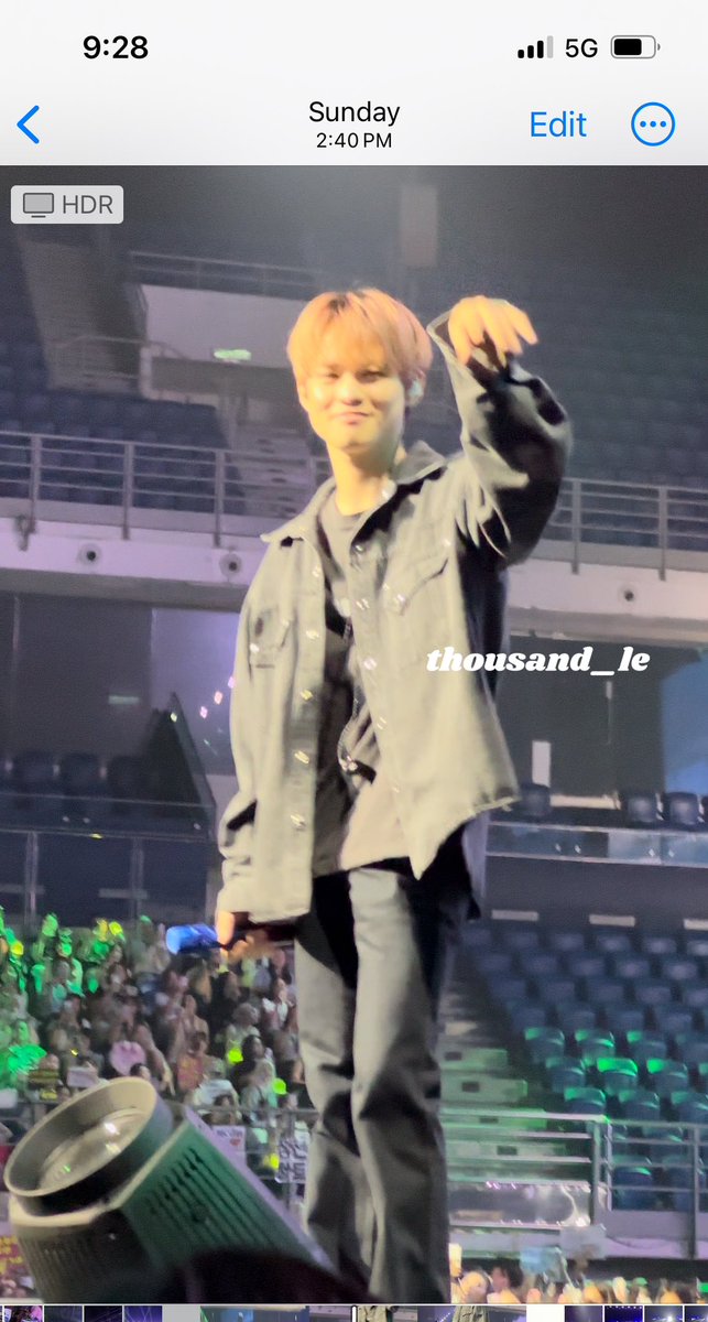 thousand_le30's tweet photo. Hello I finding day2 chenle soundcheck video, during heavenly he selfie with fan on left side small stage ,after selfie he do a shooting basketball action 🥺. Please help me 😭😭 #TDS4inKL https://t.co/EAtZpgdFWl