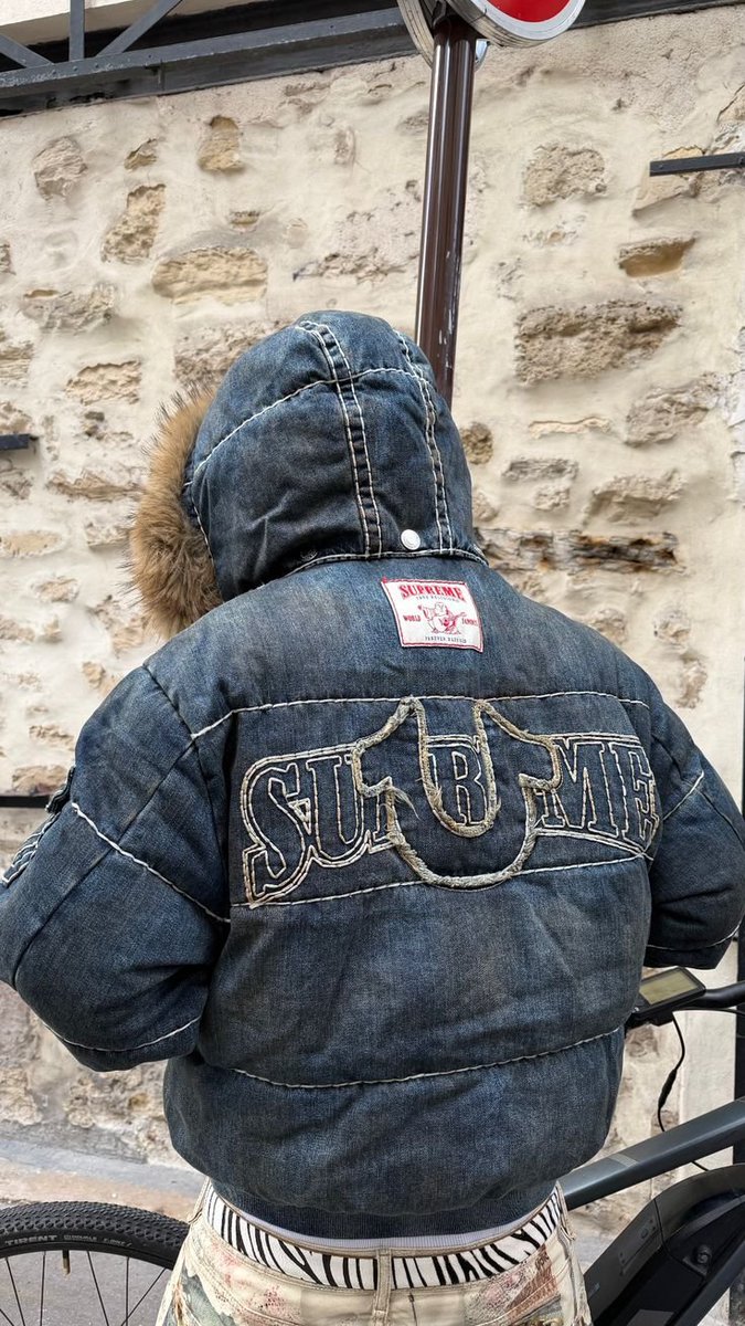 HardestFitPics's tweet image. Supreme x True religion