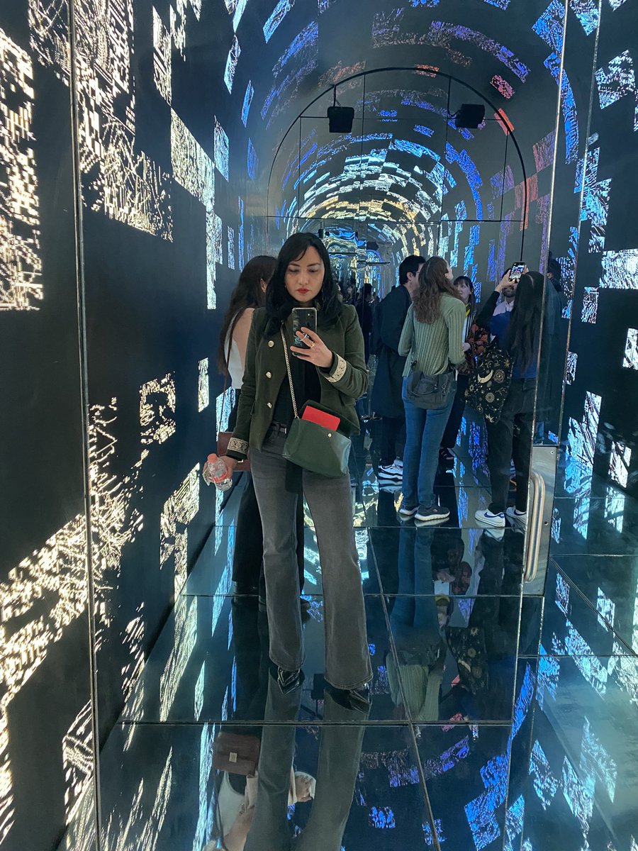 TrendVAN's tweet photo. What a weekend was that 🥰
Talking about music with @VisceralGlitch 
Watching the bubbling energy of @MeganTroglio 
Sharing love for art and dogs with talented @EmpressTrash 
Finally hugging this beautiful soul @aria_ixchel 
And the feeling of witnessing my art in a exhibition! https://t.co/A7o96hQNpF