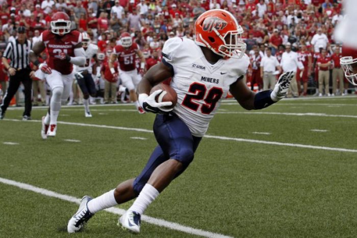 theUTEPnews's tweet image. Life before the Transfer Portal. UTEP legend Aaron Jones (2013–16) rewrote the record books as the Miners’ all-time leading rusher. Drafted in the 5th round in 2017, he’s gone on to rack up 5,000+ rushing yards and 50+ total TDs in the NFL.