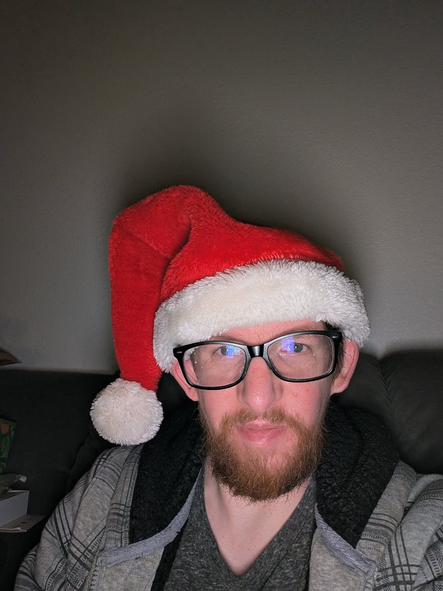ArduzaJay's tweet photo. Me wearing my santa hat...... https://t.co/ZJ8W8SAatG