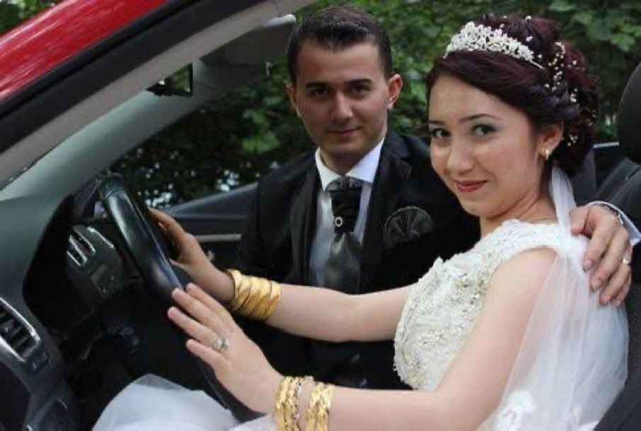 Turkovasi's tweet image. 🇹🇷 Şehit Astsubay Nejdet Aydoğdu Diyarbakır'da bir pazar yerinde eşinin yanında canına kıydılar.  

Ruhu şad olsun.