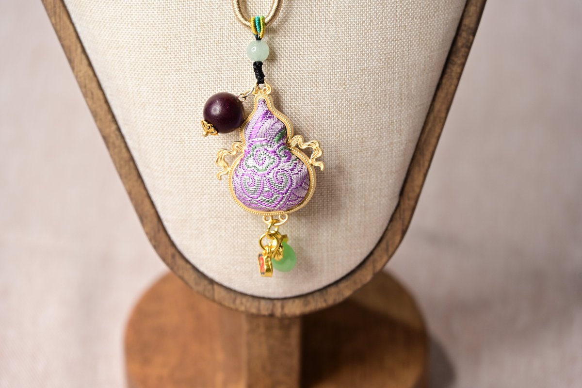 KunmengZha73812's tweet image. Song Brocade is crafted through meticulous silk preparation, pattern programming, and traditional loom weaving—each step preserving centuries of textile wisdom.
🔗 songartisan.com
#SongBrocade #TextileArt #Handwoven #SilkCraft #CulturalHeritage